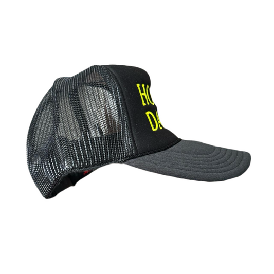 “Howdy Darlin” black trucker hat