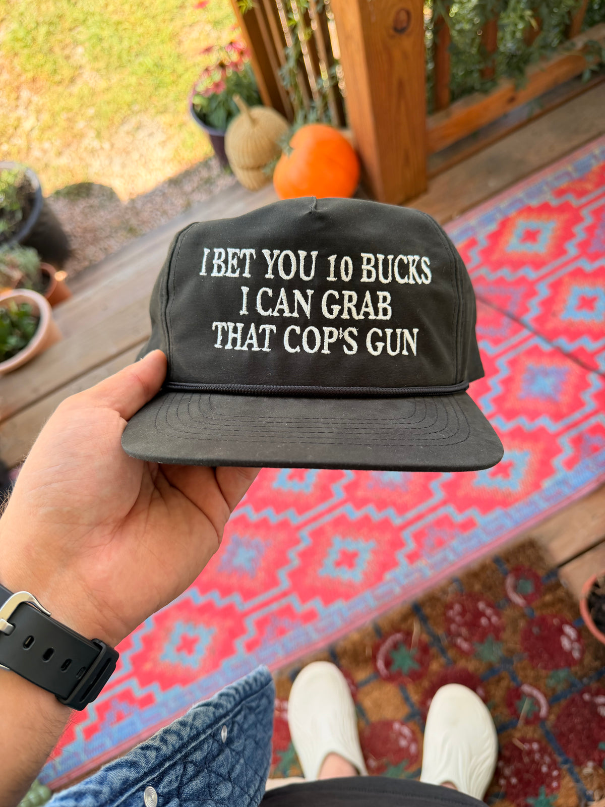 I BET YOU 10 BUCKS I CAN GRAB THAT COP'S GUN (flat bill/ black)