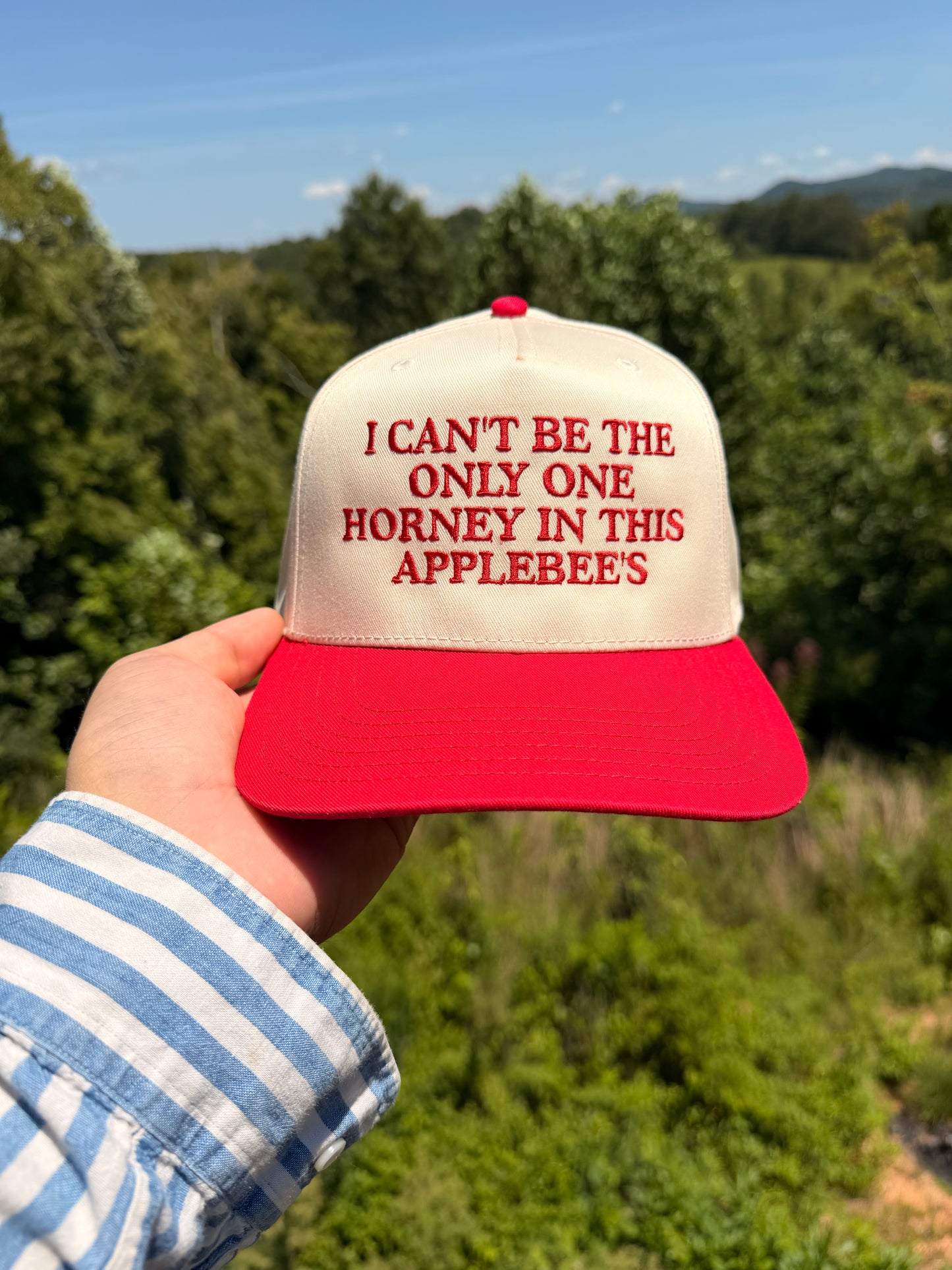 I can’t be the only one horny in thisApplebee’s